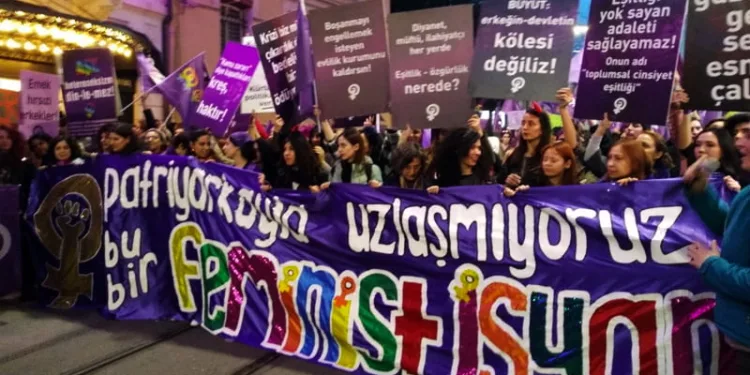 Feminist Gece Yürüyüşü’ne 13 gözaltı