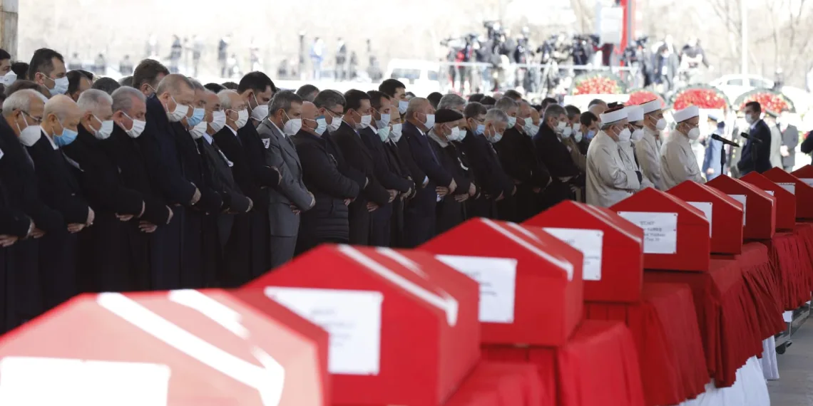 Türkiye kahramanlarını uğurladı
