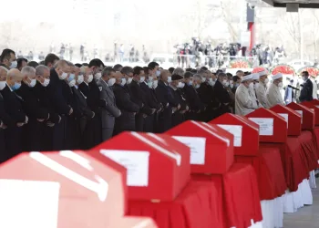 Türkiye kahramanlarını uğurladı