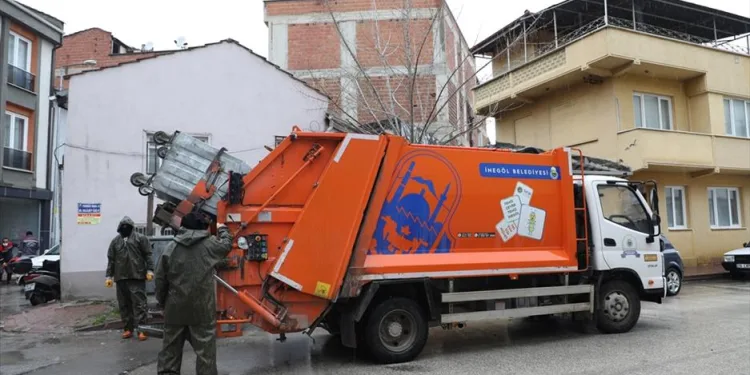 İnegöl’de dakikada 40 kilo çöp toplanıyor