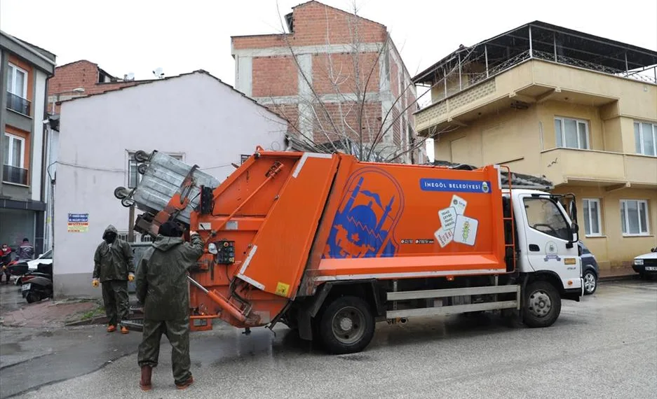 İnegöl’de dakikada 40 kilo çöp toplanıyor