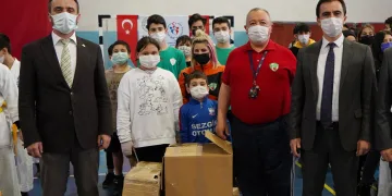 Kestel Belediyesi’nden amatör sporculara malzeme ve kıyafet desteği