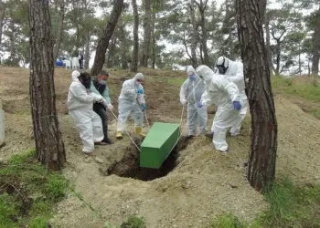 Cenazede 40 kişiye virüs bulaştı
