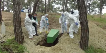 Cenazede 40 kişiye virüs bulaştı