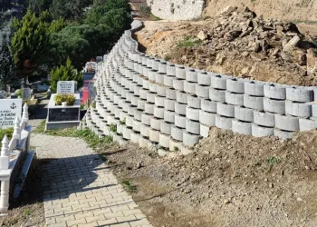 Bursa Gemlik Merkez Mezarlığı’na düzenleme