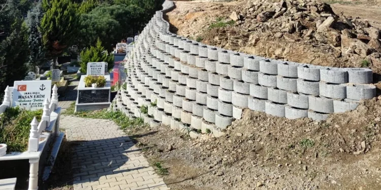 Bursa Gemlik Merkez Mezarlığı’na düzenleme