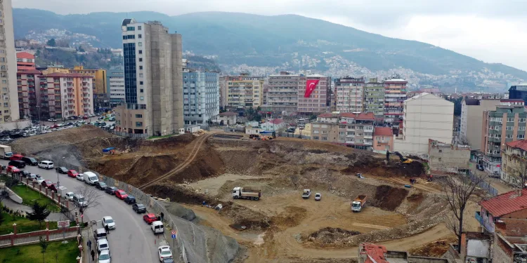 Doğanbey Toki konutlarına Millet Bahçesi