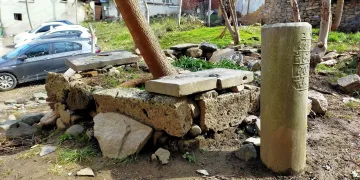 Bursa’da 500 yıllık mezar molozların arasında kaldı