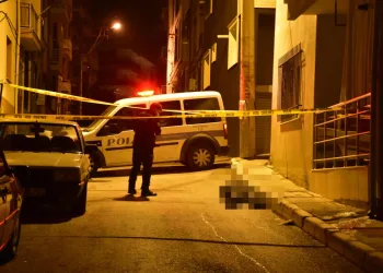 İzmir’de sokak ortasında ceset bulundu