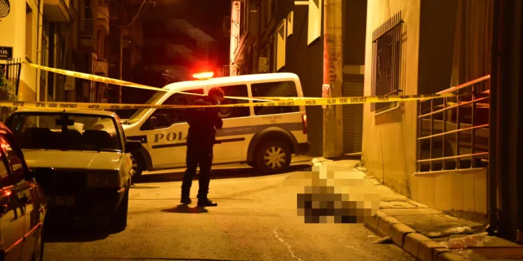 İzmir’de sokak ortasında ceset bulundu