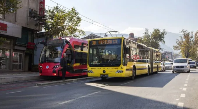 Bursa’da sağlık çalışanlarına ücretsiz ulaşım hakkı uzatıldı