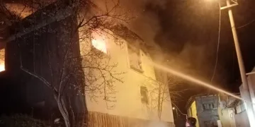 Bursa’da benzinle soba yakmak isterken evi yaktı