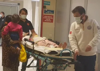 Bursa’da, oyun oynarken kardeşini kolonya döküp yaktı