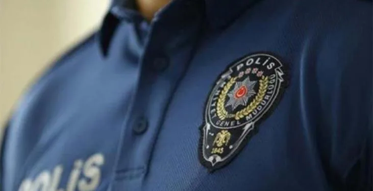 Bursa’da müşteri kılığına giren polisten kaçak telefon operasyonu