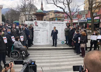 İYİ Parti’nin dağıttığı karnede Alinur Aktaş sınıfta kaldı