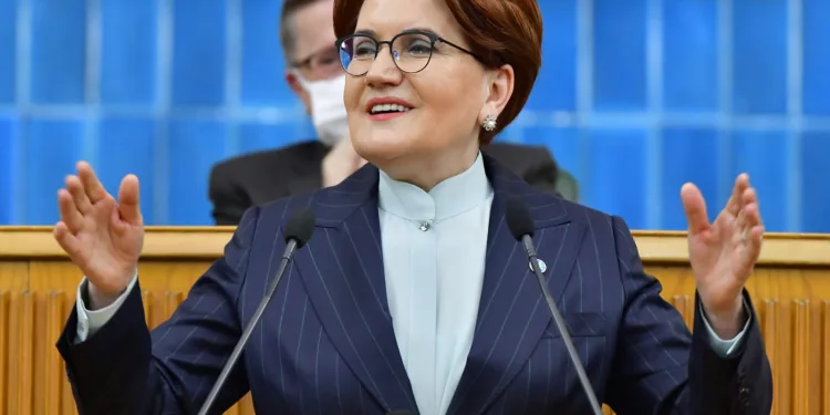 “Kadınların yaşadığı sorunlar siyasetin merkezindedir”