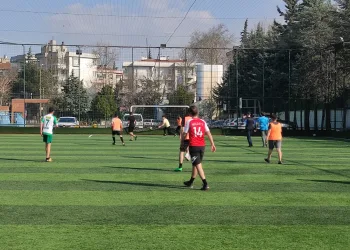 Bursa’da açılan halı sahalara çevre illerden  yoğun ilgi