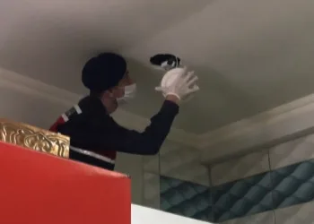 Bursa’da çay ocağındaki alçıpandan uyuşturucu çıktı