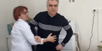 Bu kez doktor hasta yakınına saldırdı