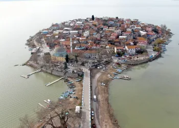 Gölyazı’da sular yükseldi tarihi köy yine ada oldu