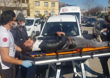Motosikletiyle makas atmak isterken kaza yaptı