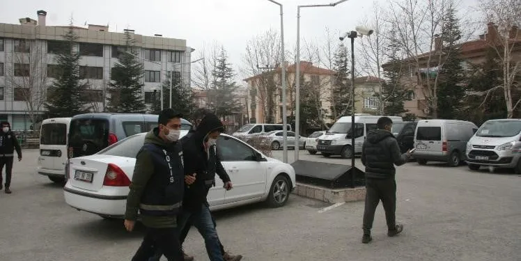 Çiğ köfte acılı diyerek saldırmıştı! Kardeşiyle birlikte tutuklandı