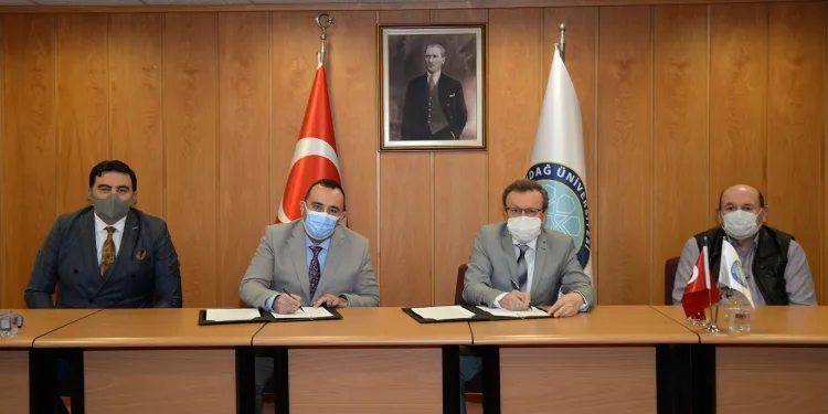 Hayırseverlerden BUÜ’ye laboratuvar binası