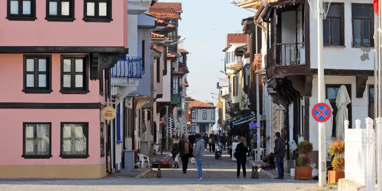 Mudanya Girit Mahallesi esnafı adım atılmasını bekliyor