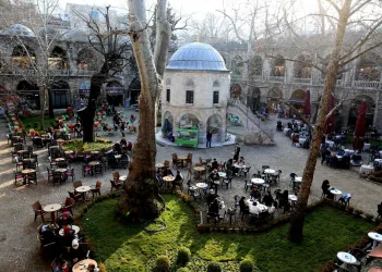 Kapalıçarşı ve Hanlar Bölgesi 4 ay sonra hareketlendi