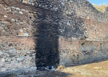 2500 yıllık surlarda ateş yaktılar