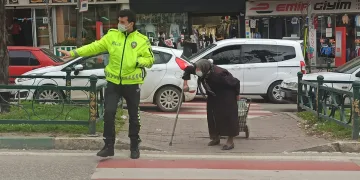 Akan trafik Firdevs teyze için durdu