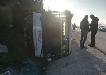 Bursa’da lastiği patlayan otobüs devrildi: 18 yaralı