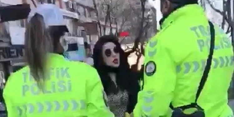 Bursa’da “Kimse bana maske taktıramaz” diye direndi