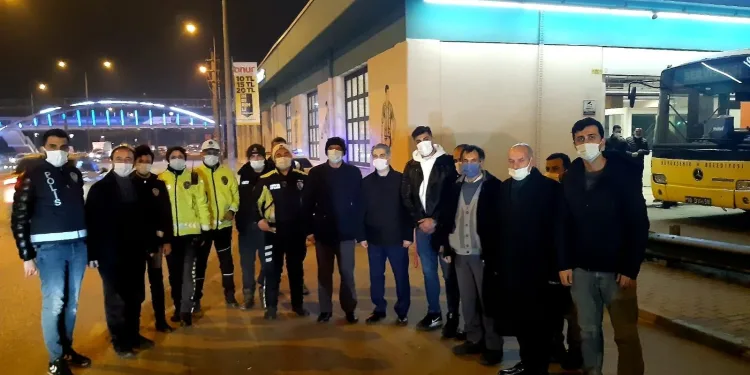 AK Parti Osmangazi İlçe Gençlik Kolları’ndan denetimdeki polislere kandil simidi