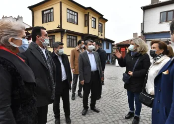 Başkan Dündar Odunpazarı Belediyesi’ni ziyaret etti