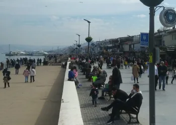 Güzel havayı gören Bursalılar sahile akın etti