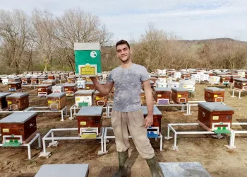 Türkiye’nin en genç arı sütü üreticisi Bursa’da