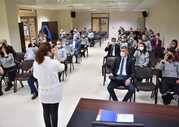 Büyükşehir personeline işaret dili eğitimi
