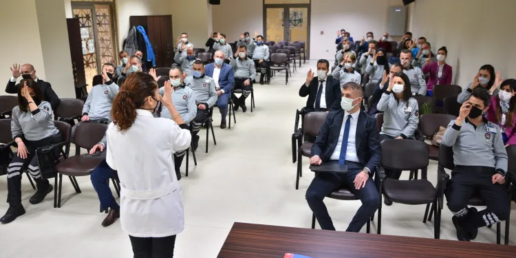 Büyükşehir personeline işaret dili eğitimi