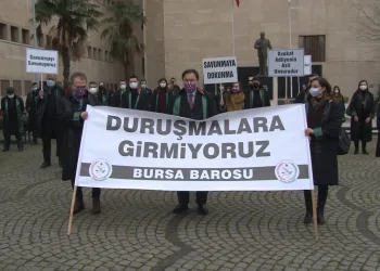 Bursa’da avukatlar sessiz eylem başlattı