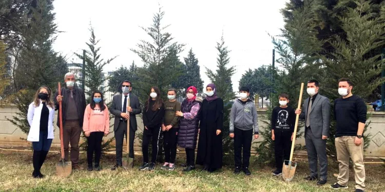 Yenişehir’de okul ve köylere fidan dağıtıldı