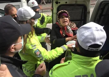 Bursa’da maske tartışması! Anne kız ortalığı birbirine kattı