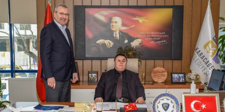 Başkan Özkan, koltuğunu Karacabey’in sevilen simalarından Şaban’a bıraktı