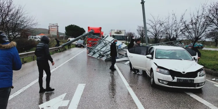 Bursa’da bir TIR faciasının daha eşiğinden dönüldü