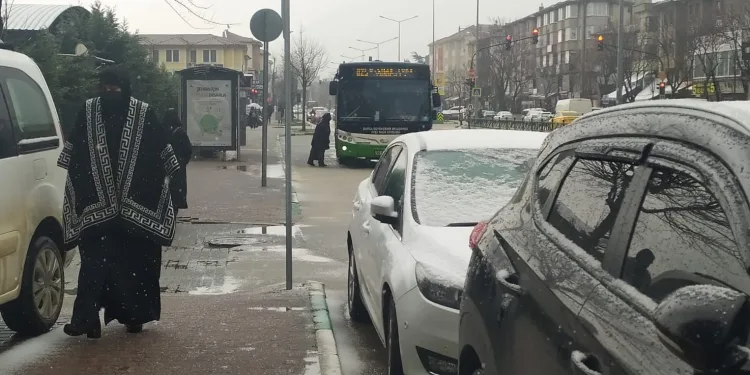 Bursa’da beklenen kar yağışı başladı