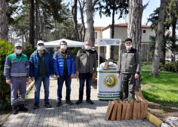 Mustafakemalpaşa’da vatandaşlara ücretsiz fidan dağıtıldı