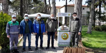 Mustafakemalpaşa’da vatandaşlara ücretsiz fidan dağıtıldı