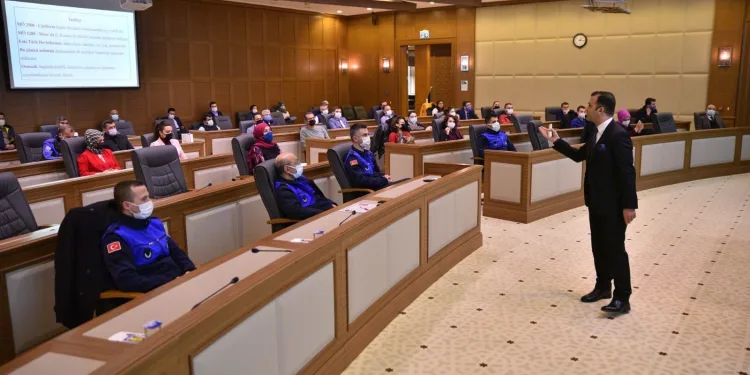 Belediye personeline protokol eğitimi