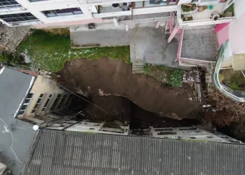 Bursa’da istinat duvarı çöktü! Vatandaşlar tahliye edildi