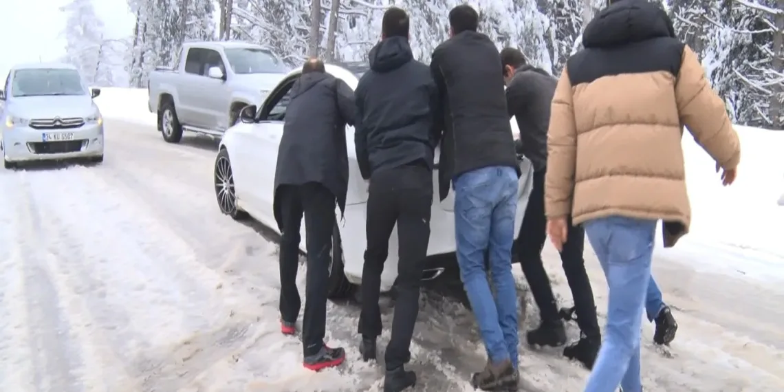 Uludağ’a tedbirsiz çıkanlar yolda kaldı